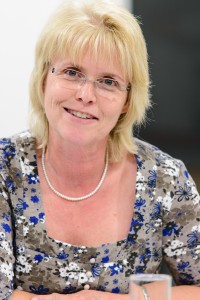 Songfire - Jahreshauptversammlung 2012 - Kassiererin Dr. Patricia Nischwitz stellt den Kassenbericht vor