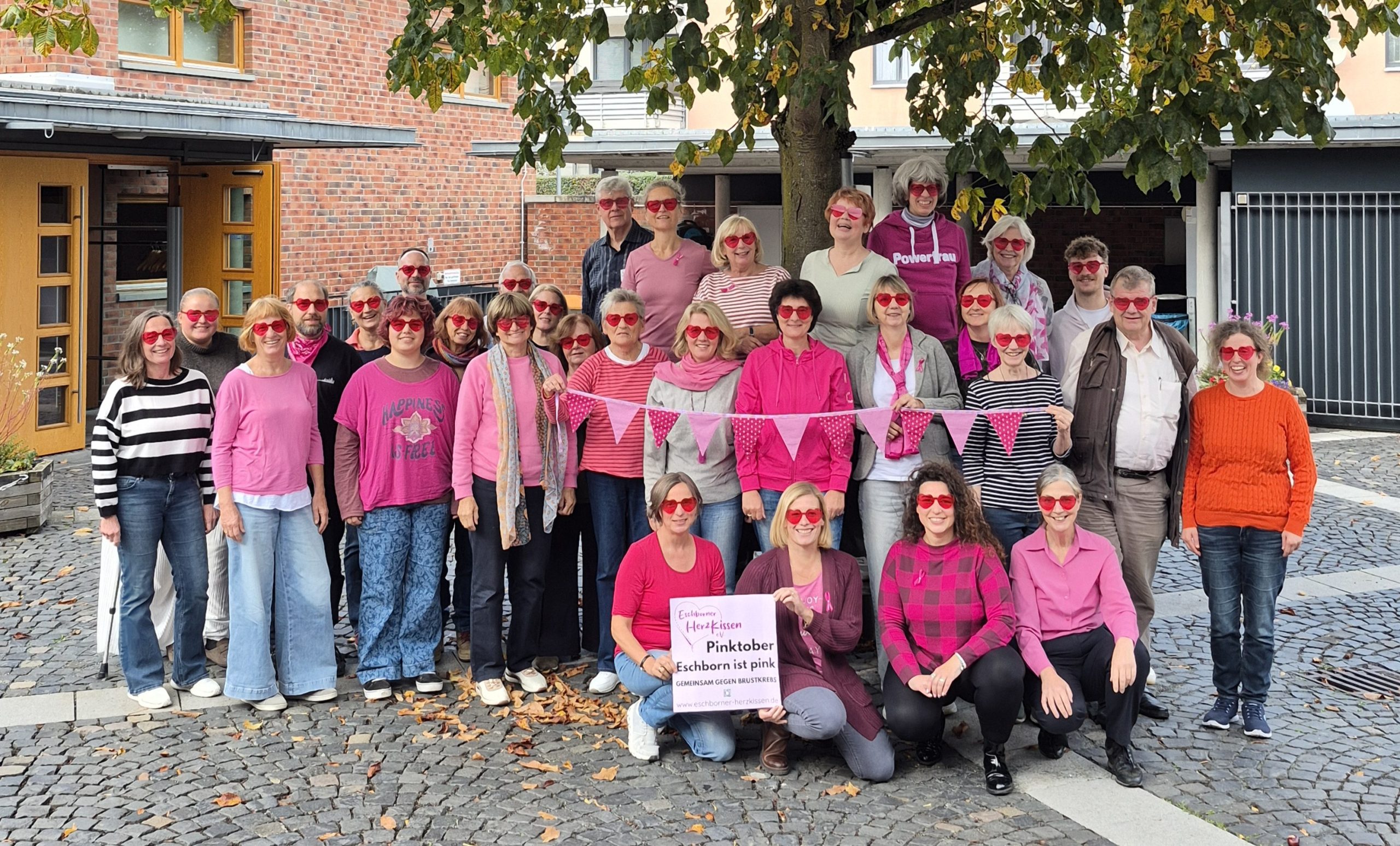 Songfire zeigt Herz beim Eschborner Pinktober 2026